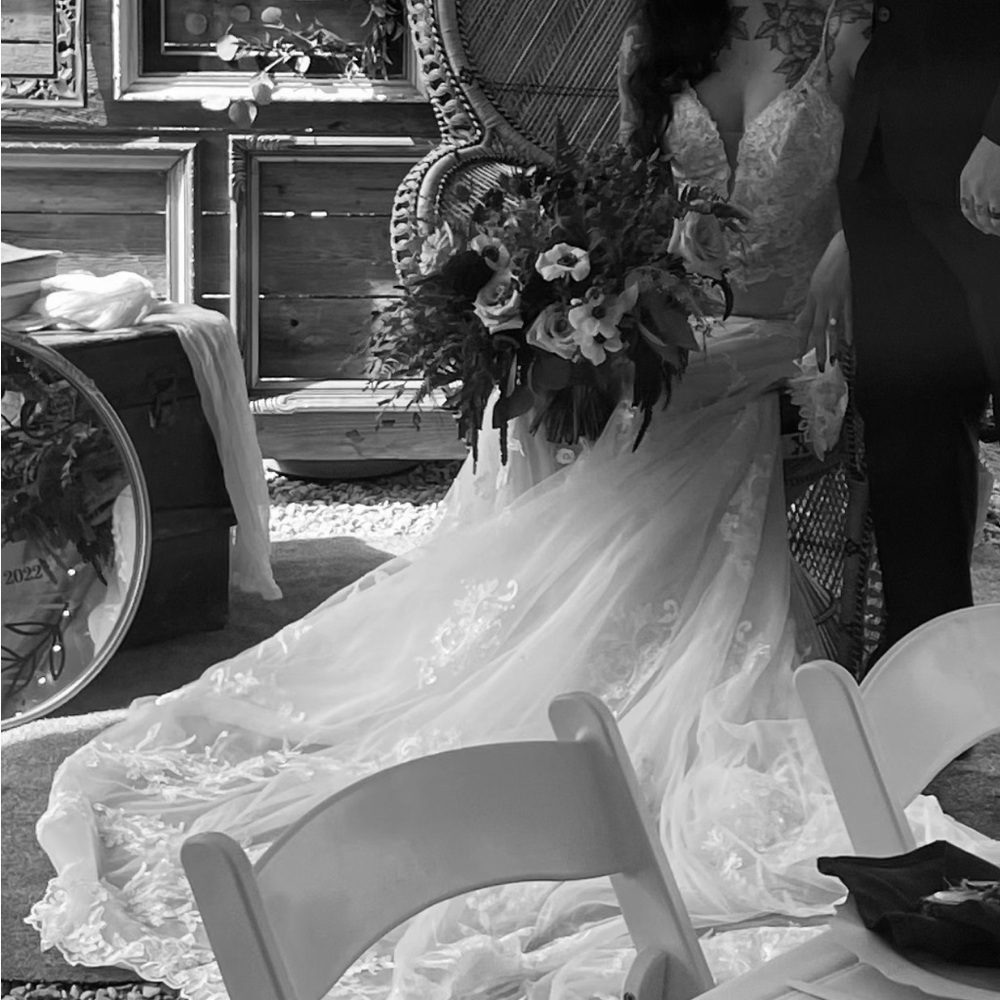 Elegant White Lace Wedding Dress